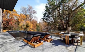 30-atlanta-modern-luxury-estate-poolside-outdoor-dining.jpg