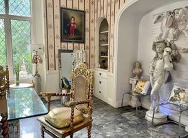 17-cipresso-castle-decatur-dining-room-statue-feature.jpg