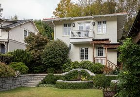22-ansley-park-atlanta-rear-cottage-garden-fountain.jpg