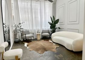 05-vera-atlanta-bright-white-lounge.jpg