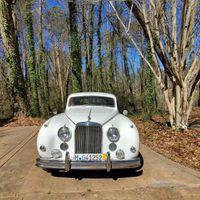 36-cipresso-castle-decatur-vintage-white-car-front.jpg