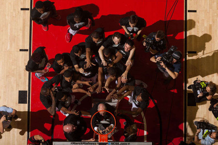 The San Diego State Aztecs basketball team took on UNLV Rebels Saturday night to wrap up the conference season. The Aztecs sent the seniors out with a 92-56 win at Viejas Arena. BASKETBALL: San Diego State v UNLV