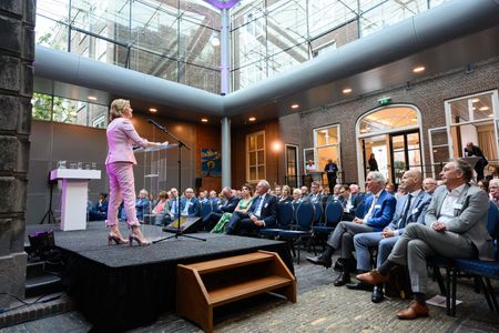 minister Cora van Nieuwenhuizen op het afscheidsymposium van Hans Alders, i.o.v. ministerie van IenW, Glazen Zaal Den Haag, 2019