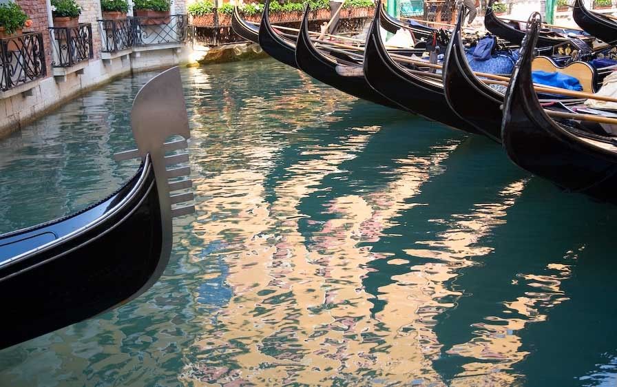 1Italy_Venice_gondolas_5