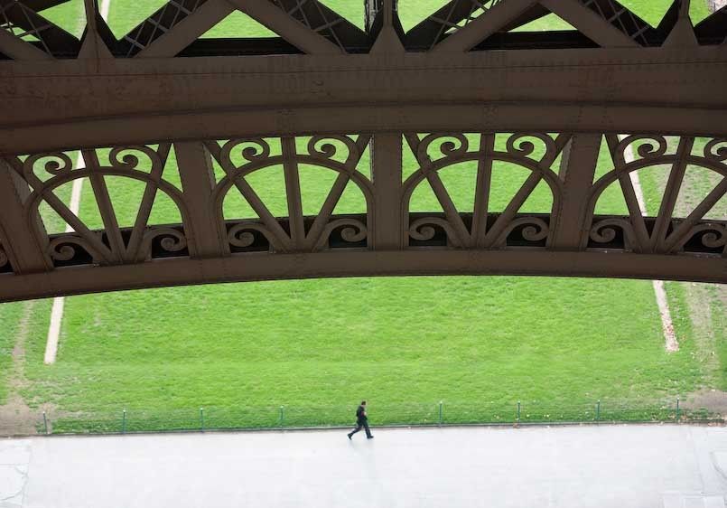 1France_Paris_Eiffel_man