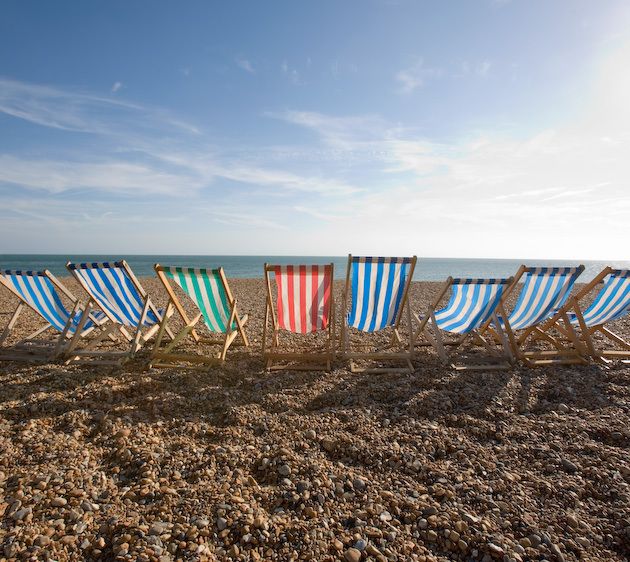 1England_Brighton_sun_chairs