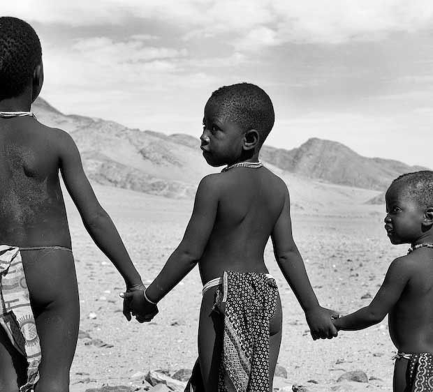 1Namibia_boys_Himba_BW_2