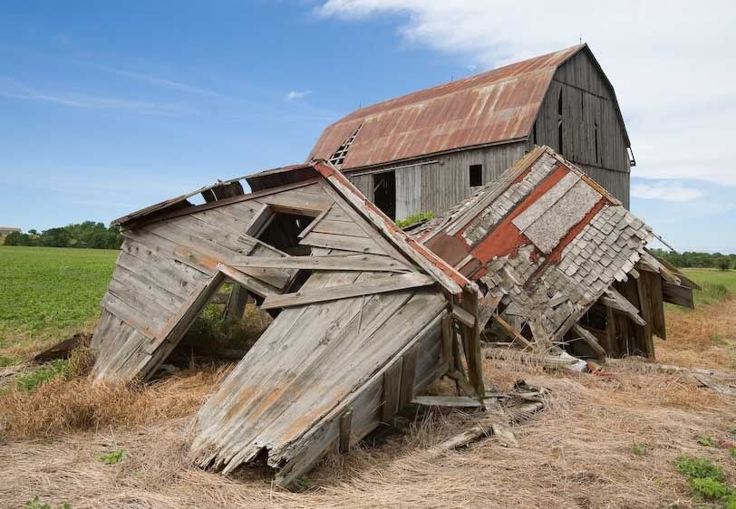 1Canada_Ontario_fallen_barn