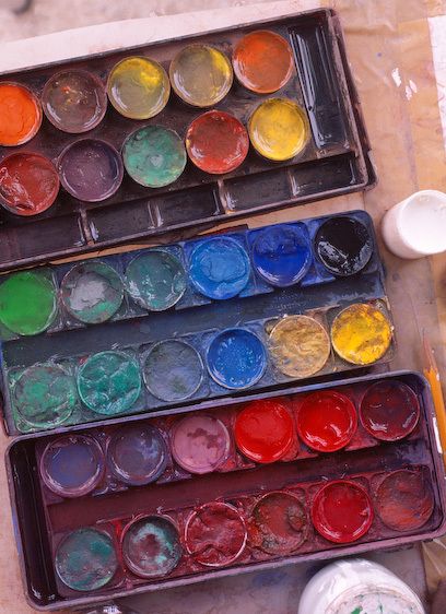 1France_Paris_paint_set_