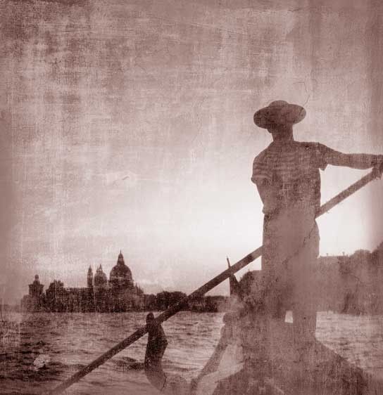 1Italy_Venice_gondolier