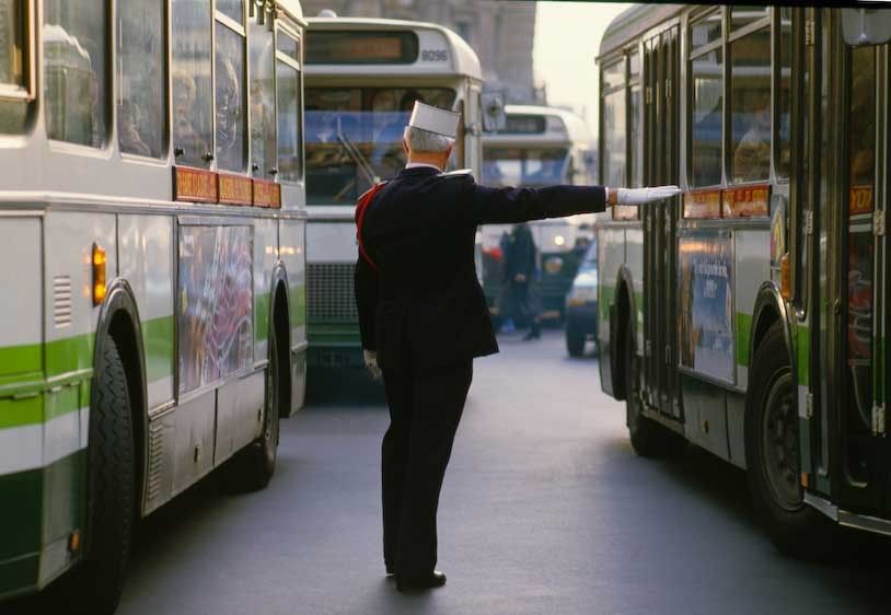1France_paris_traffic_cop