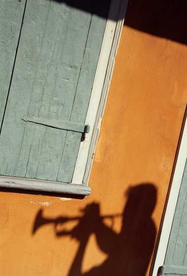 1USA_New_Orleans_trumpet_shadow