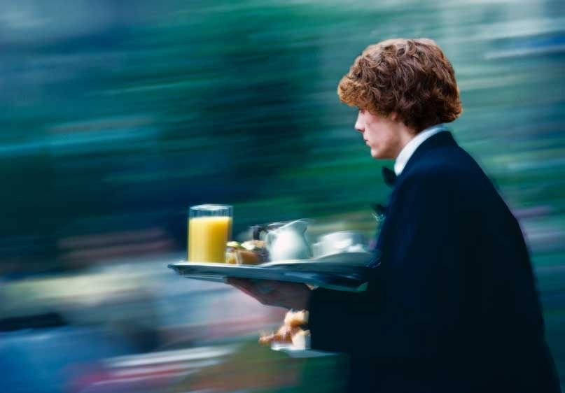 1france_paris_waiter