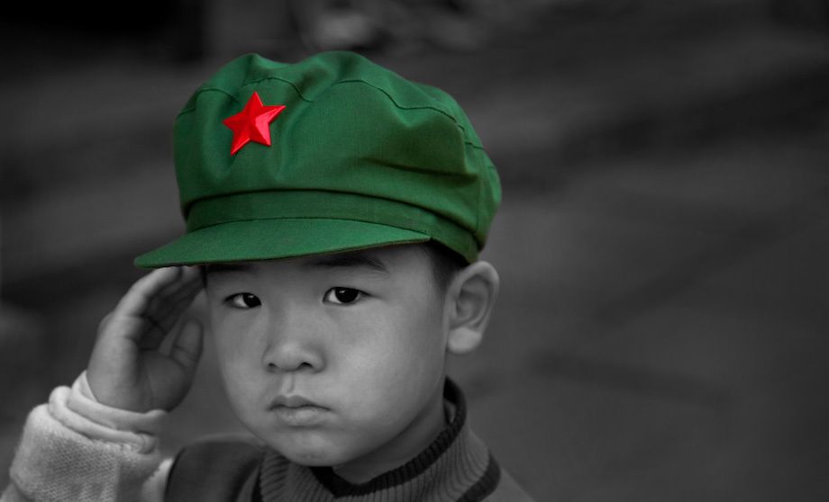 1china_boy_saluting_red_star_
