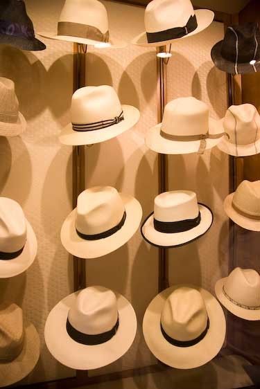 1Italy_Florence_hats_display