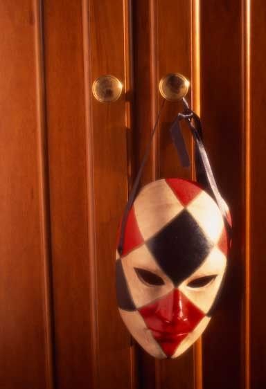 1italy_mask_on_dresser_chest