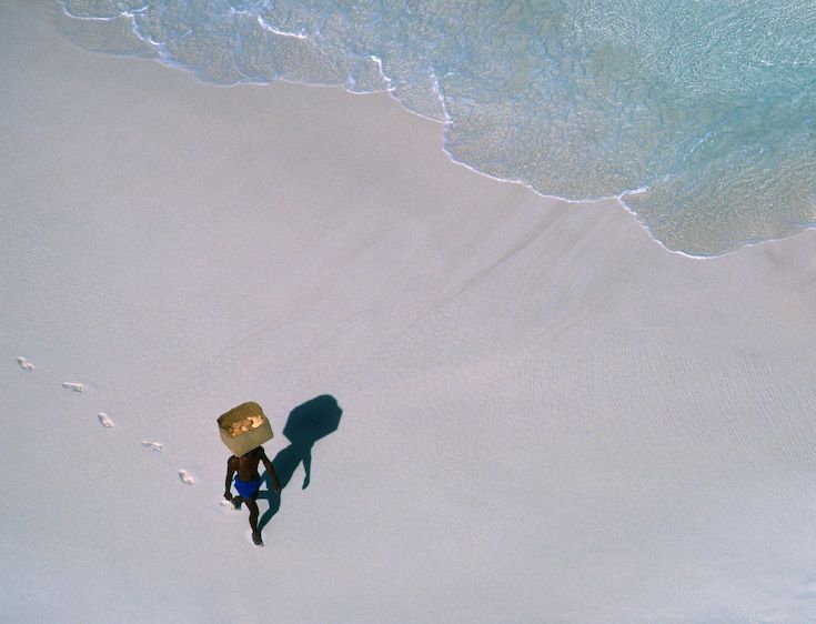 1Bahamas_man_with_fruit_beach