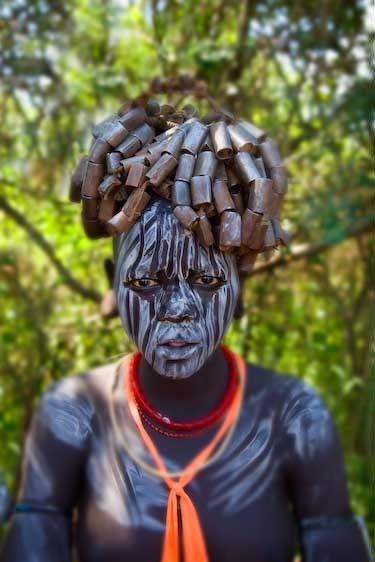 1ethiopioan_mursi_girl_curlers_metal