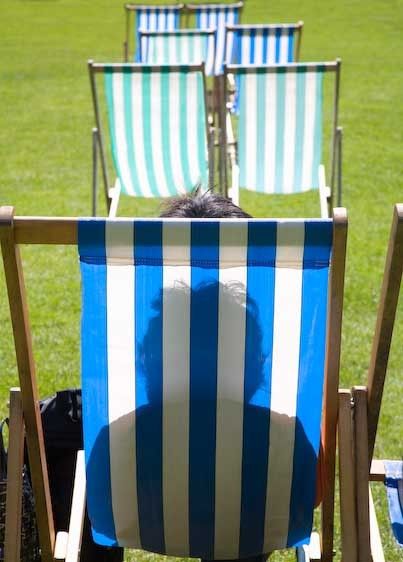1england_hyde_park_loungers