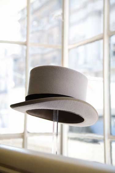 1England_London_hat_maker_1