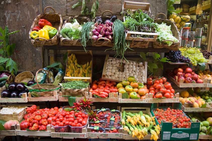 1Italy_Florence_fruit_vendor_stand