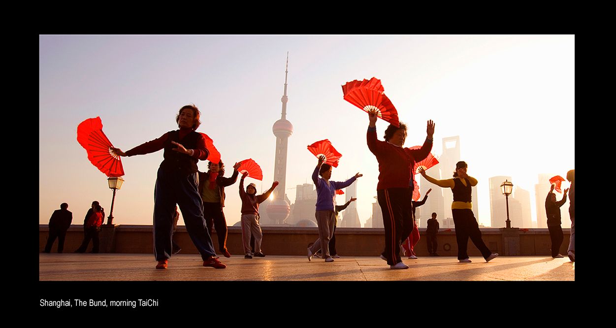 web Shanghai Bund morning.jpg