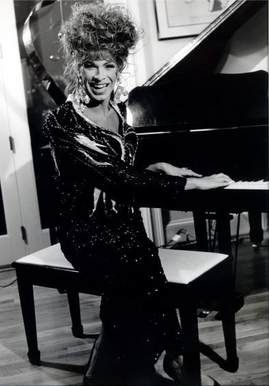 Through the Glass Nightly: The Incomparable Nicole Spencer