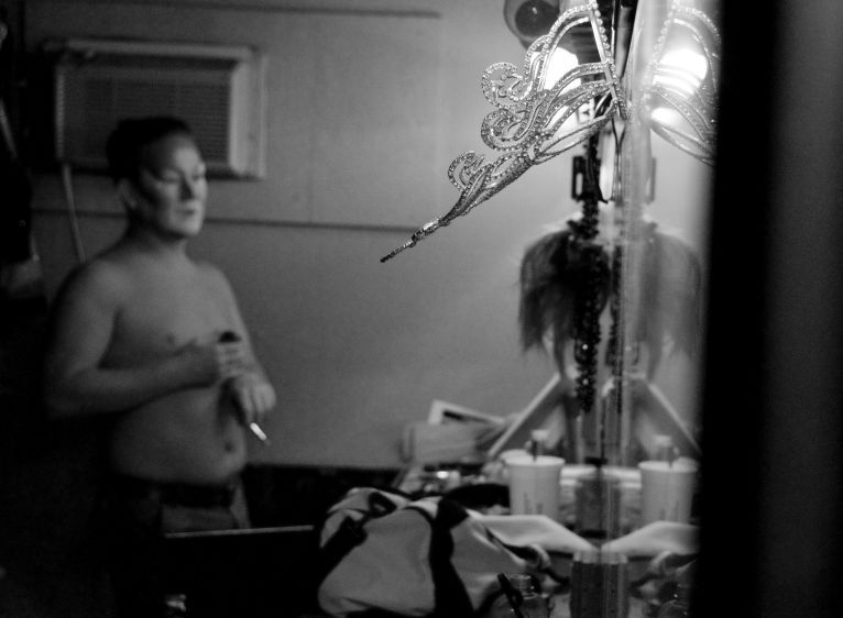 Through the Glass Nightly: Dreams of the Crown