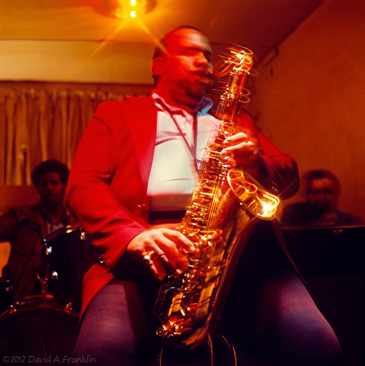 ErnieRodgers_JazzEducator&ProminantSideMan_OnStageInDetroit_HometownRoots_MagazineCover