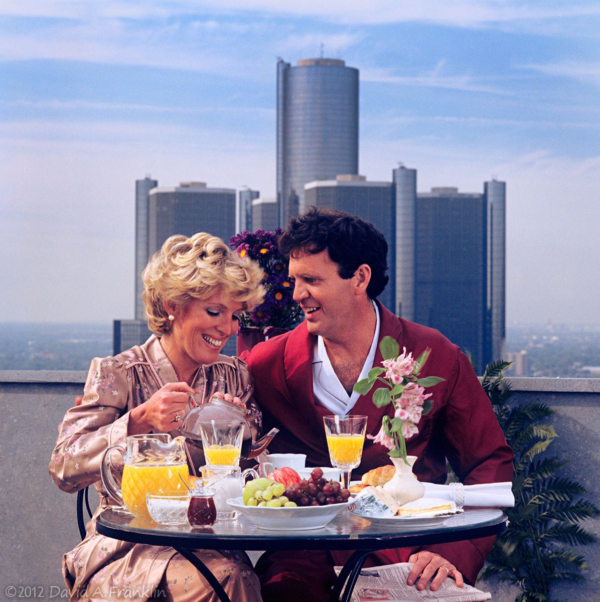 CityLiving_CoupleBreakfastingOnBalcony_DowntownBackground_MagazineCover