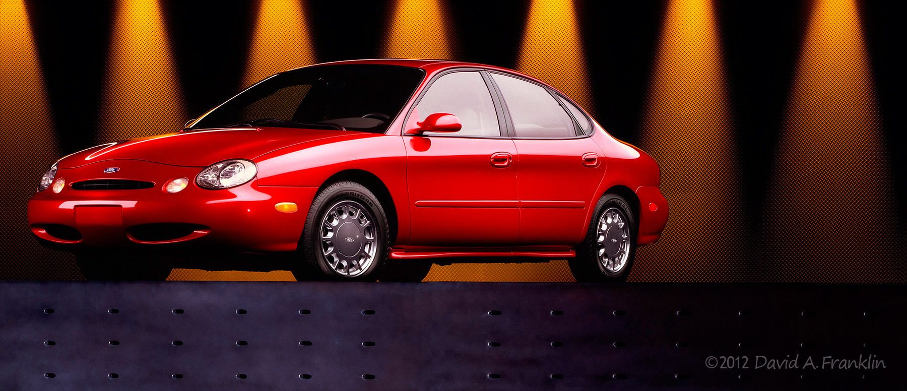 FordTaurus_Red_F34_VeryLargeMetalPlateSet_Studio