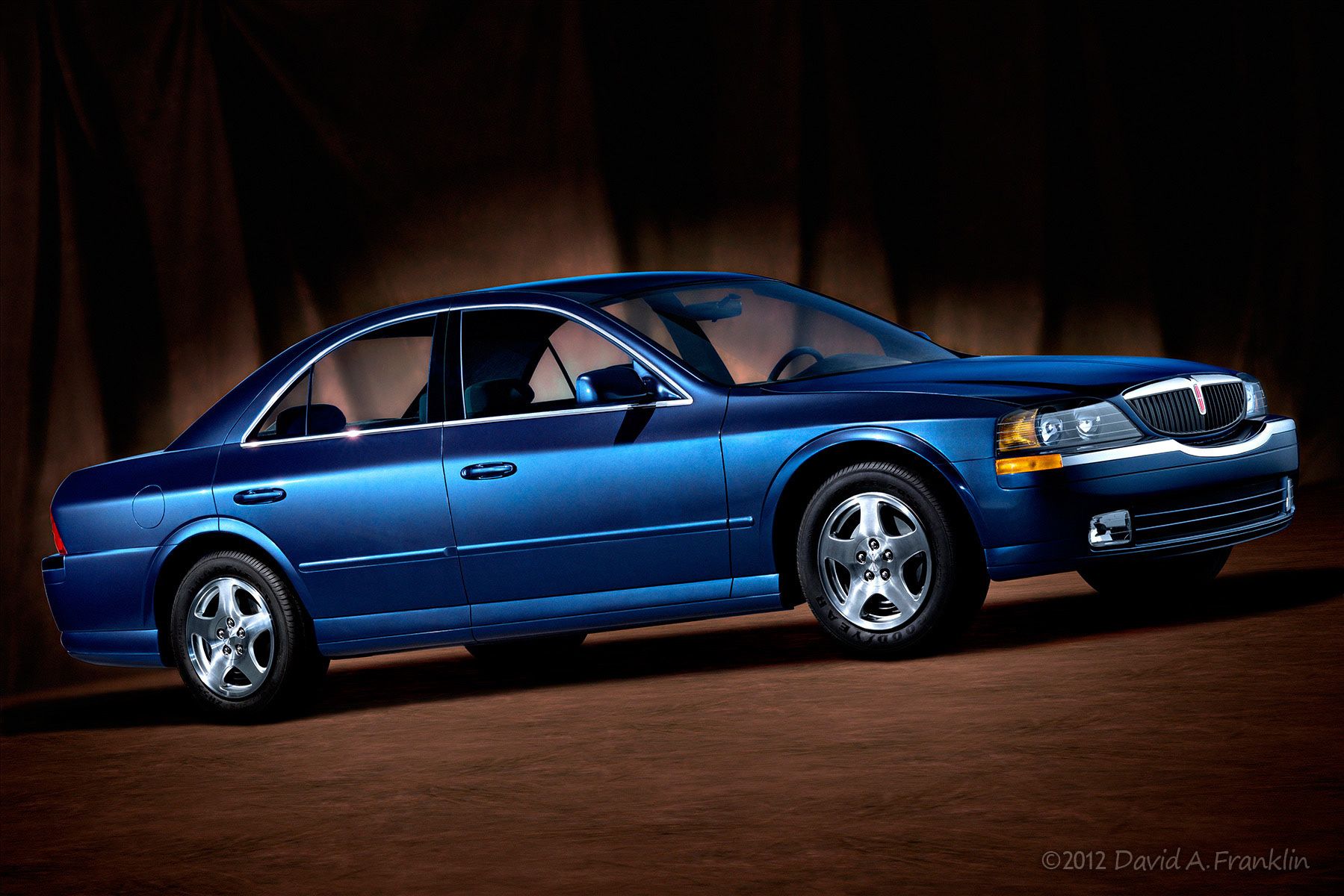 LincolnLS_Blue_F34_FoldedCurtain_Studio