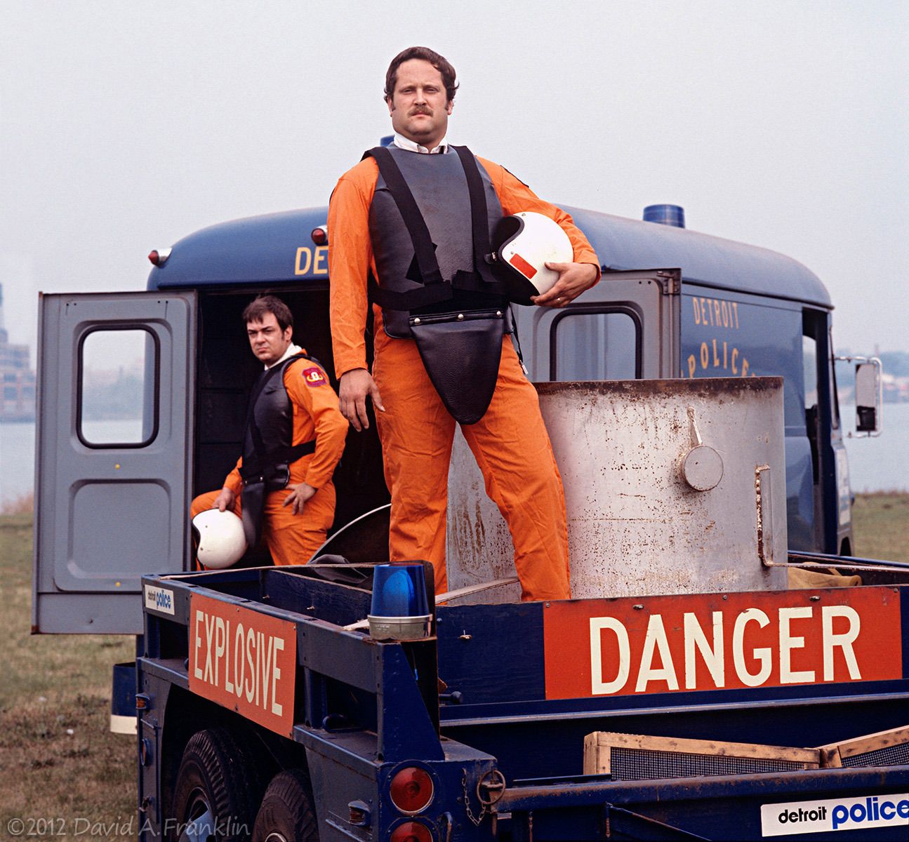 DetroitPoliceBombDisposalUnit_PaulDragan&DaleJohnston_TruckWithContainmentVessel_Editorial