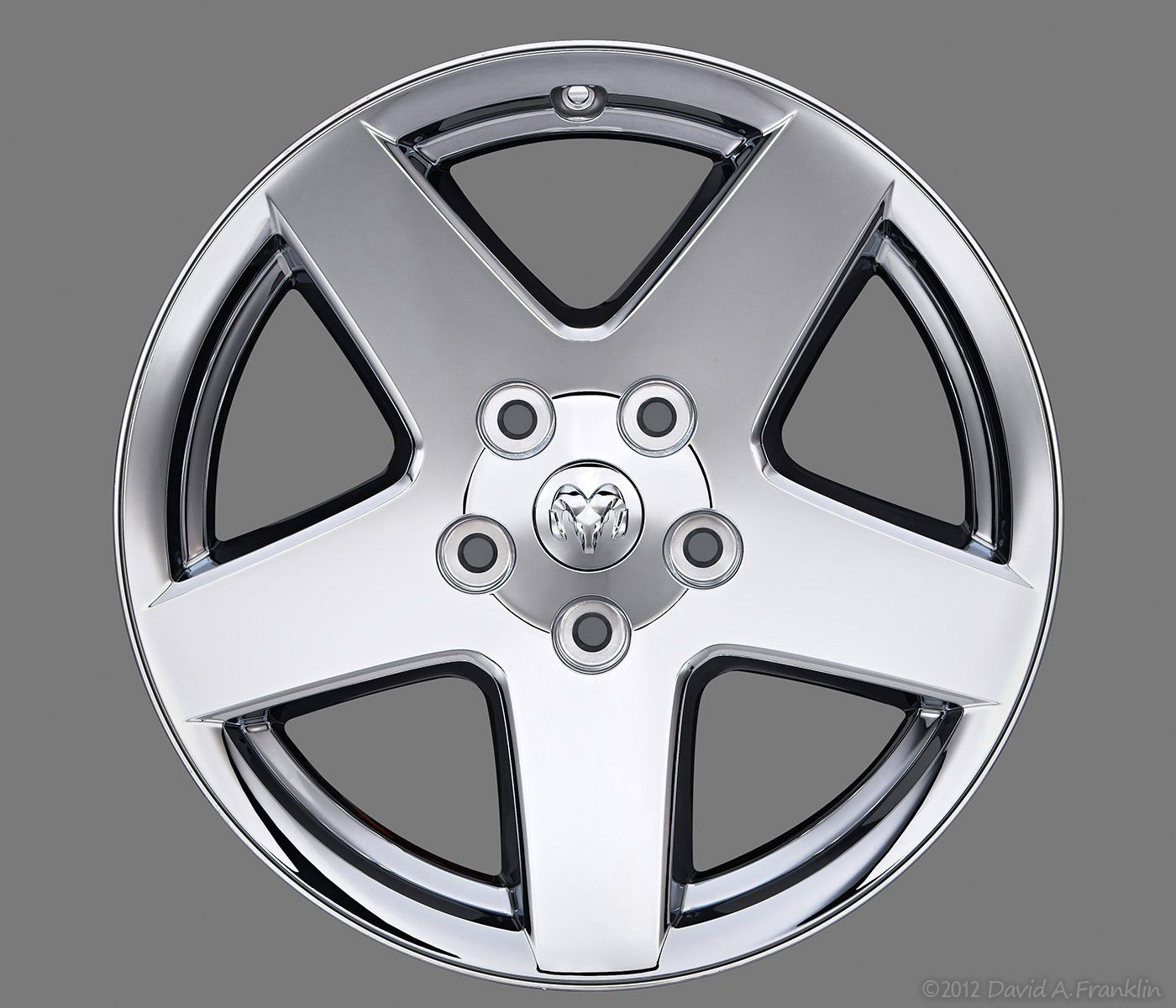 Wheel_Dodge_20inchCastAluminum-ChromeClad_Straight_HayesLemmerz_Catalog