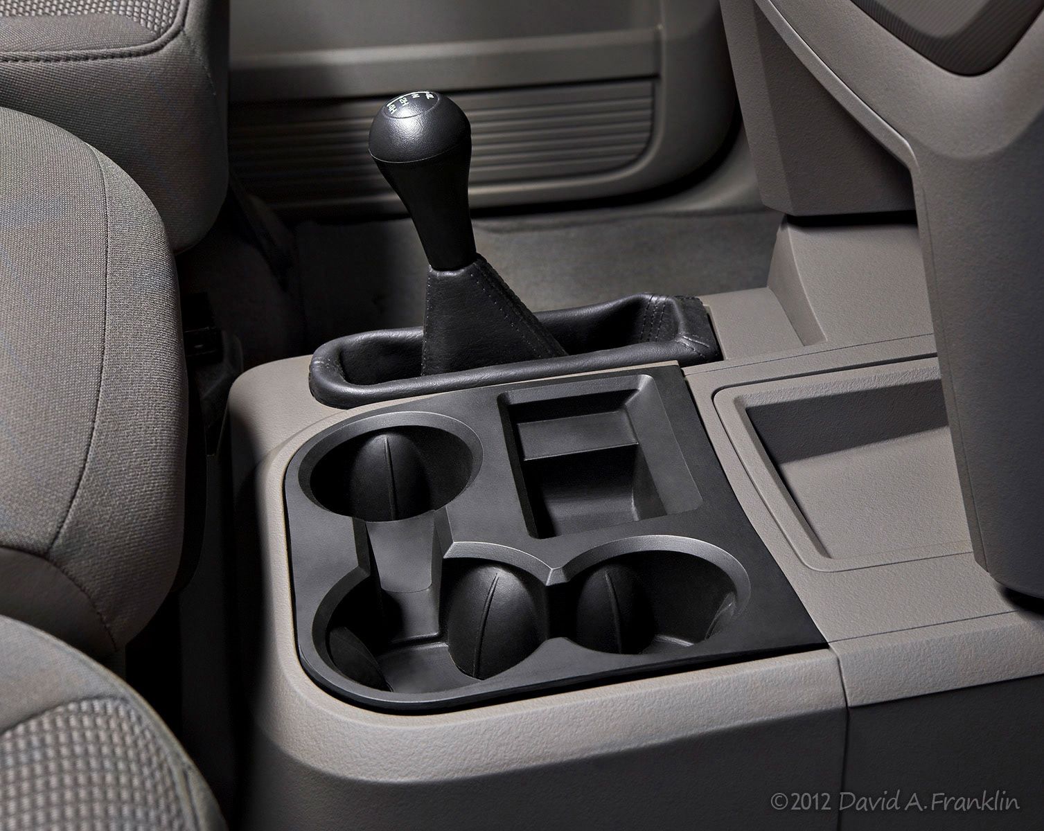 DodgeRam2500QuadPickUp_Interior_Detail_FrontCenterConsole_Studio