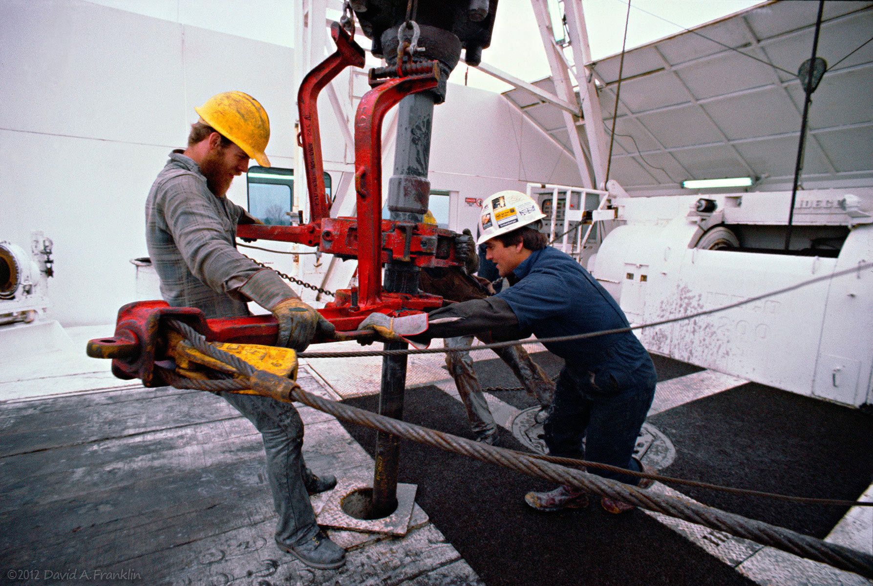 Riggers_AddingDrillExtensionPipe_OilWell_Time_Editorial