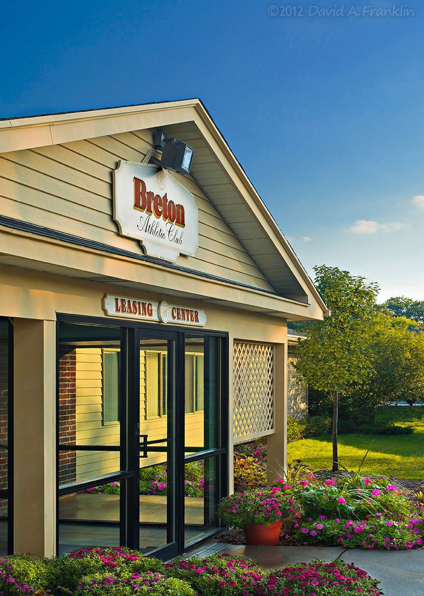 ApartmentComplex_Exterior_BretonCourt_Clubhouse-Office_Cover_LeasingBrochure