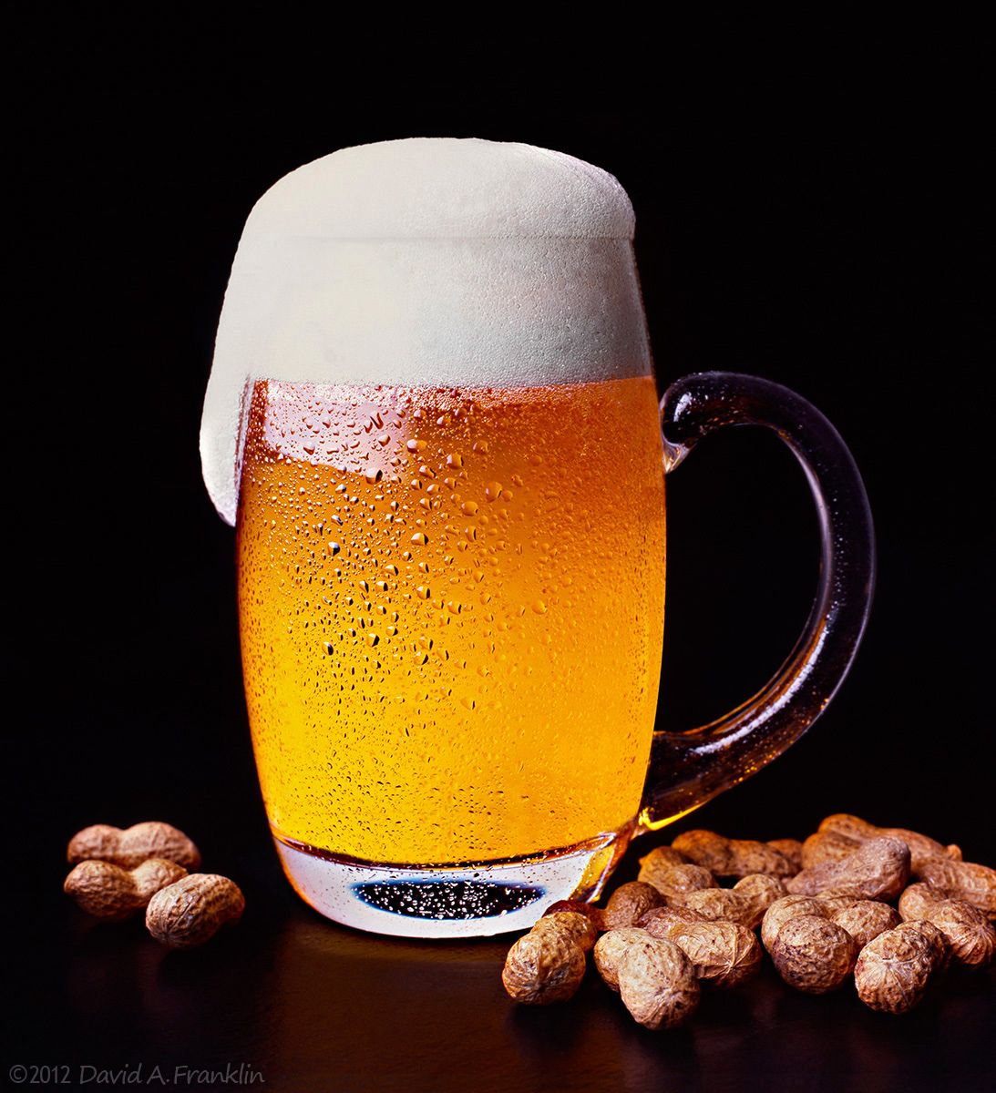 FoamingBeer_GlassMug&Peanuts_Editorial