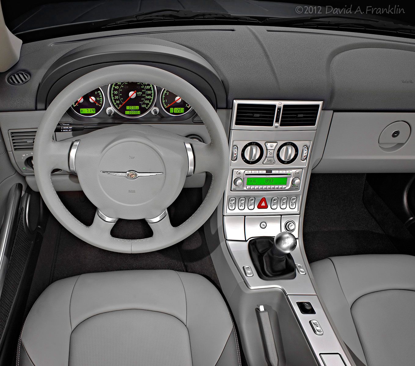 ChryslerCrossfireConvertible_IstrumentPanel&Seat_Studio