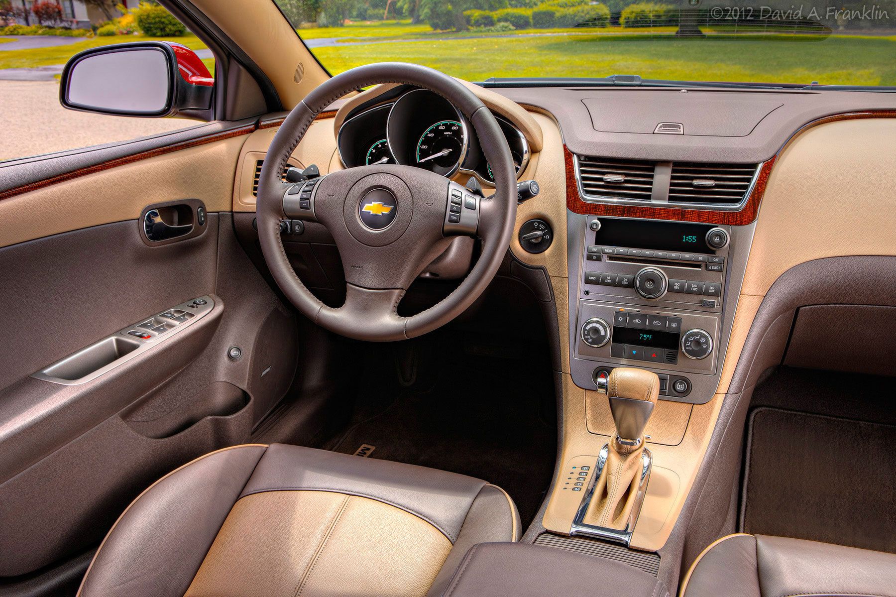 ChevroletMalibuLTZ_OutdoorCarInterior_DriversSideDoorPanel-IP-Seat