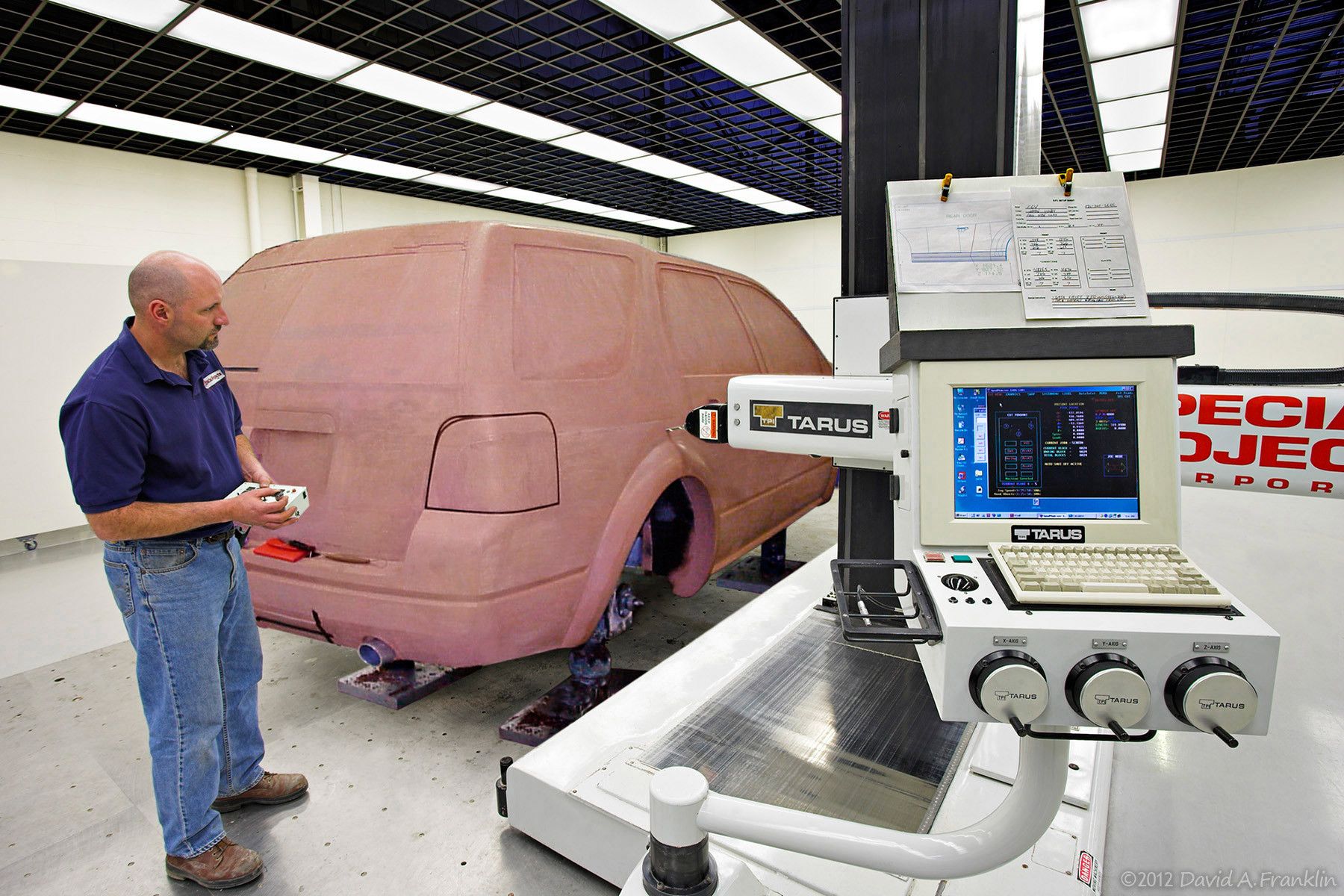 Tarus3AxisComputerGuidedMilling_FullSizeClayModelVan_SpecialProjects_Advertising