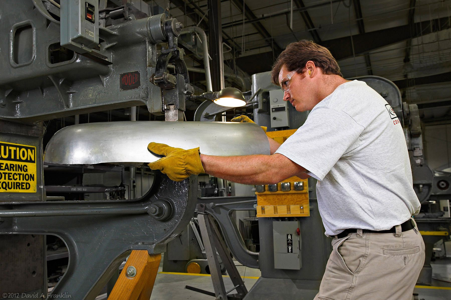 FormingPrototypeMetalPart_PowerHammering_SpecialProjects_Advertising