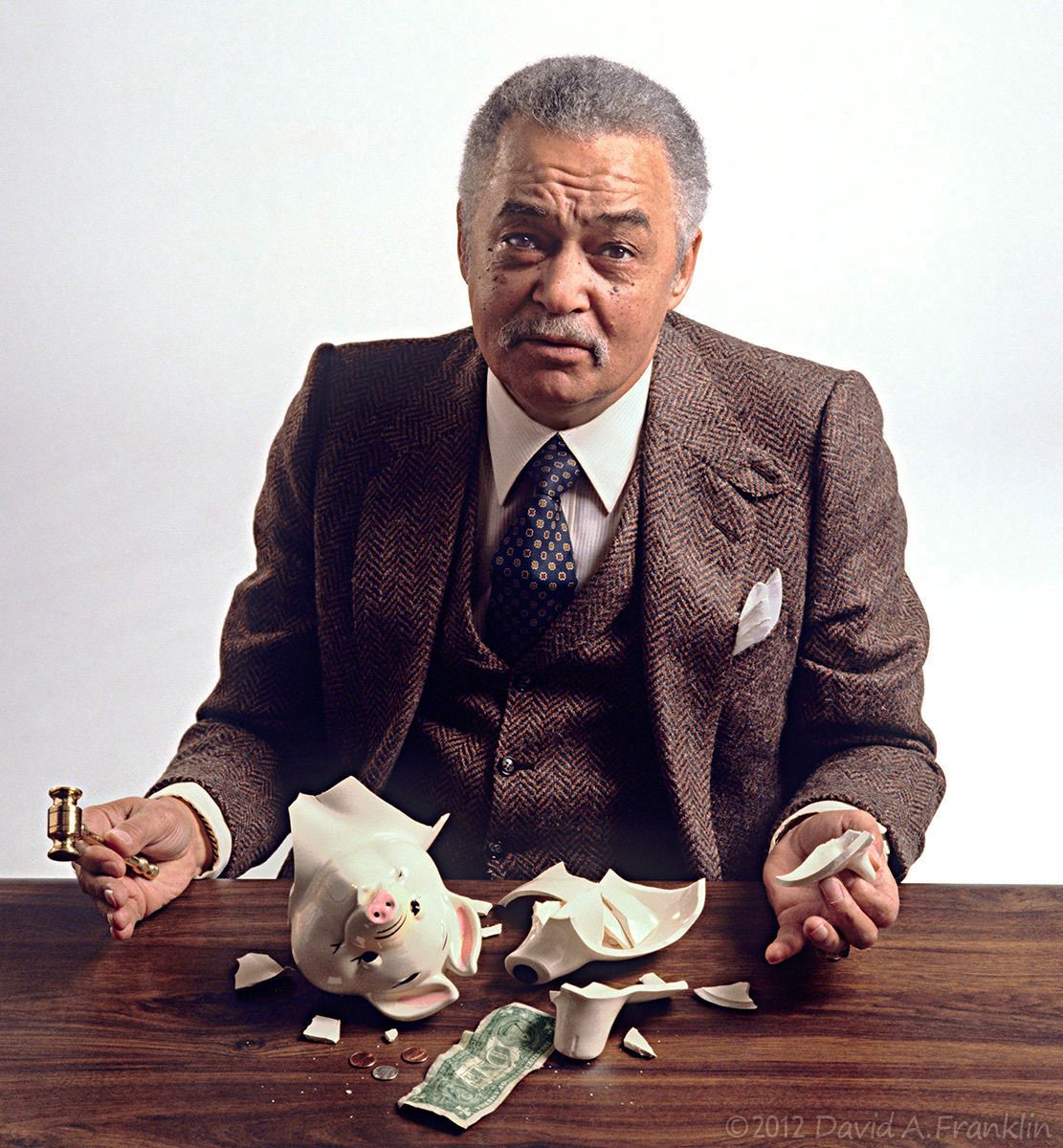 DetroitMayor_ColemanYoung_BreaksCityPiggyBank_FindsLittleHelp_Editorial