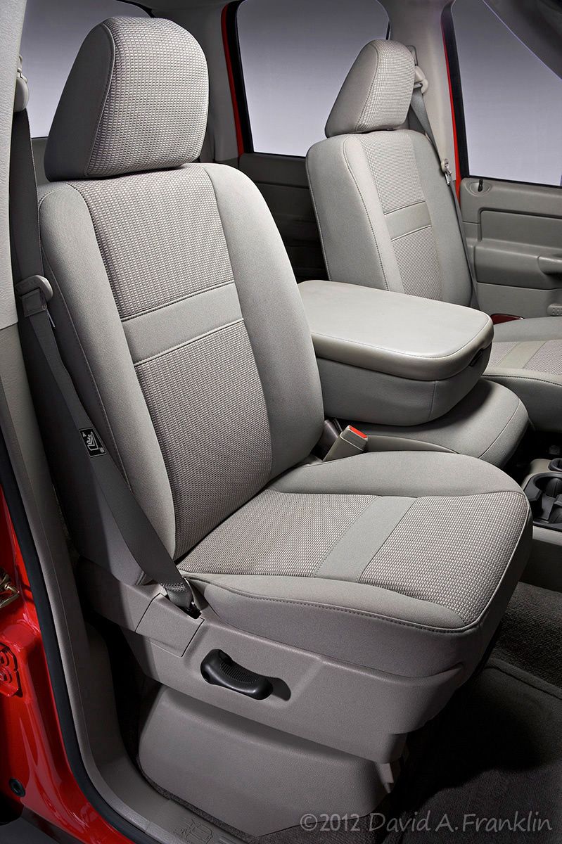 DodgeRam2500QuadPickUp_Interior_PassengerSideLook-In_FrontSeats_Studio