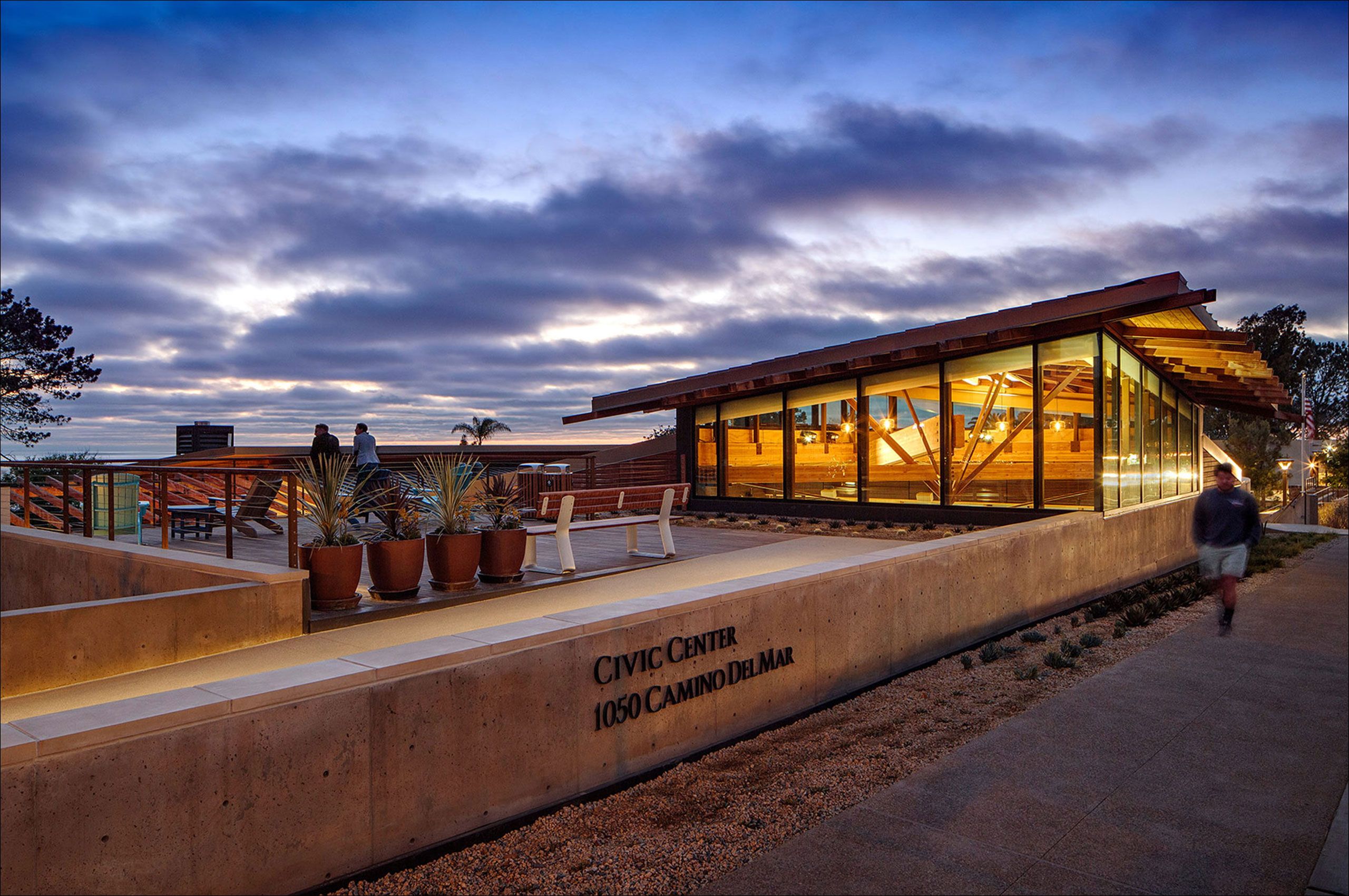 26_MillerHull_DelMarCivicCenter_Dusk_Patio.jpg