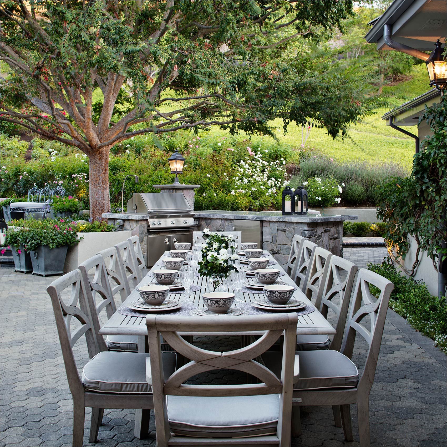 ModelDesign_WestlakeVillage_OutdoorDining_Photography.jpg