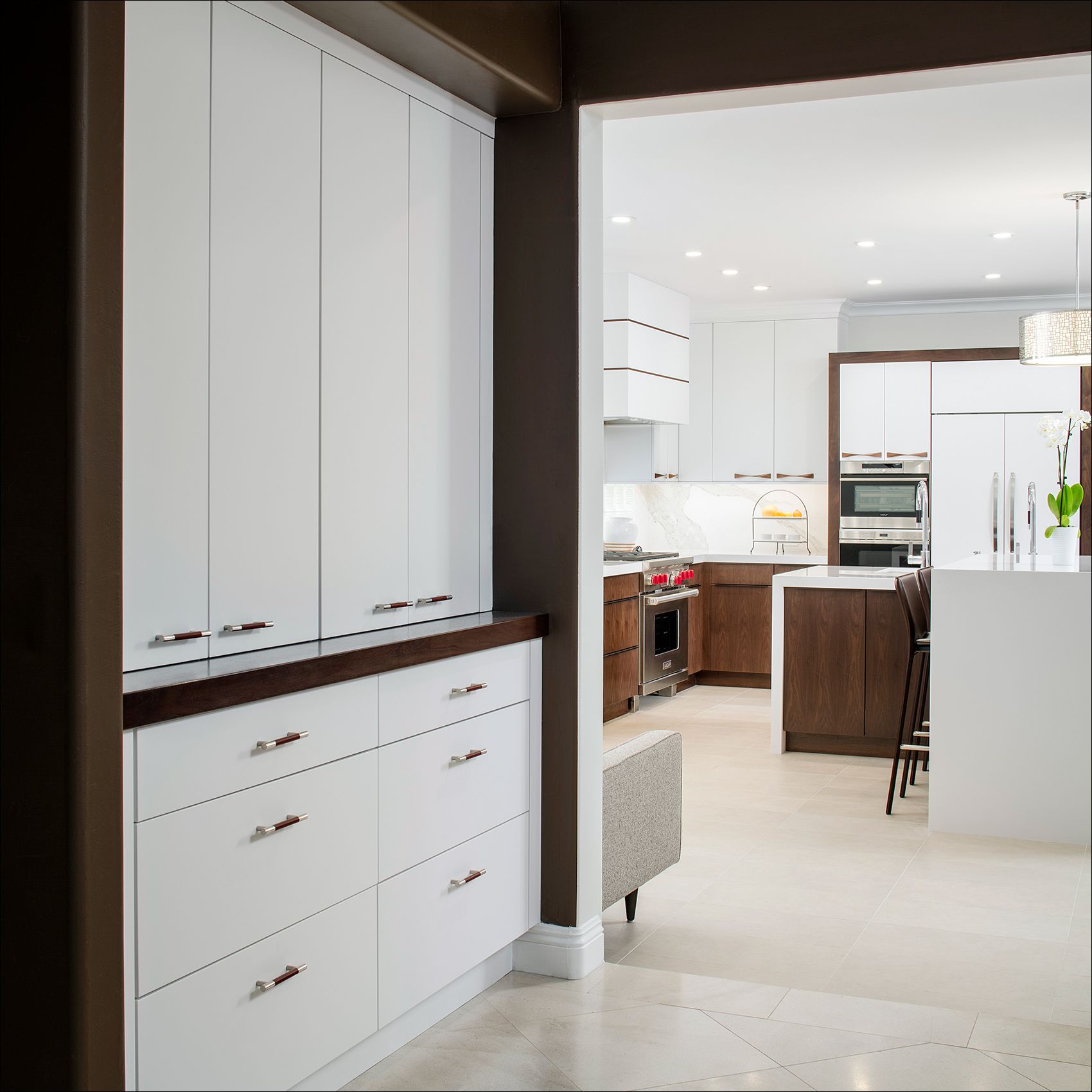 Roomscapes_NewportBeach_ModernKitchen.jpg