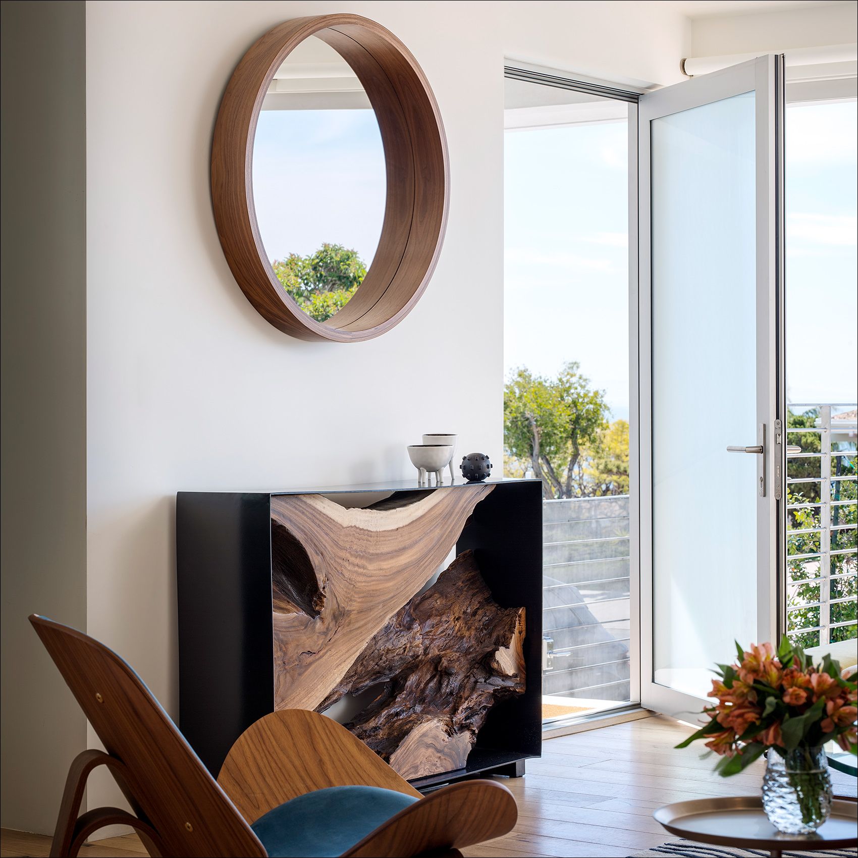 DebbieDahl_InteriorDesign_SantaMonica_Bungalow_Entry.jpg