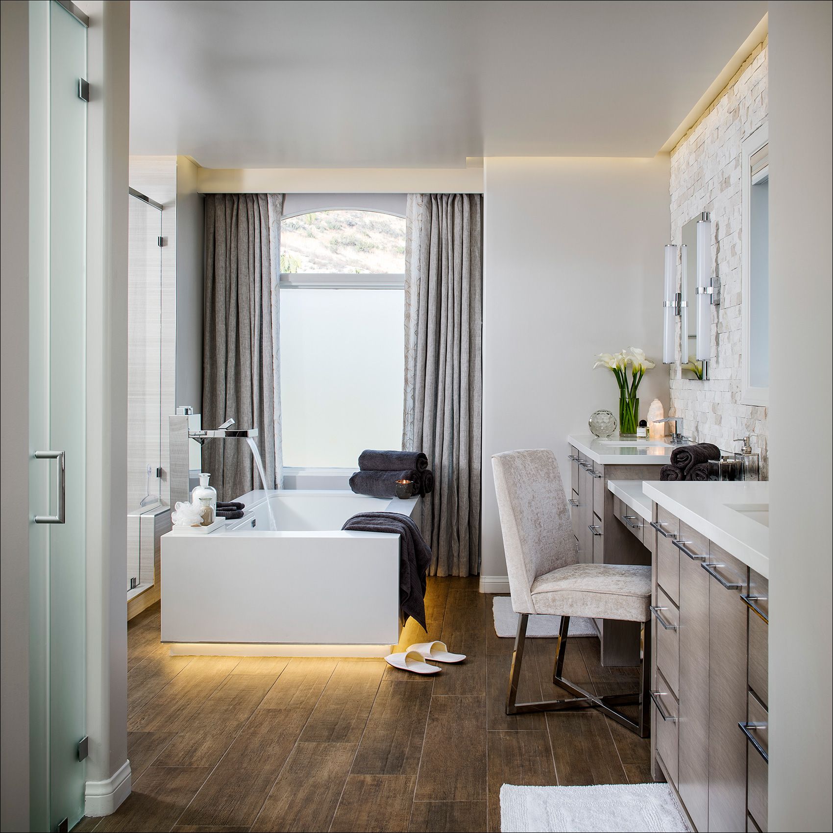 SUZADesign_WestlakeVillage_MasterSuite_SpaBathroom.jpg