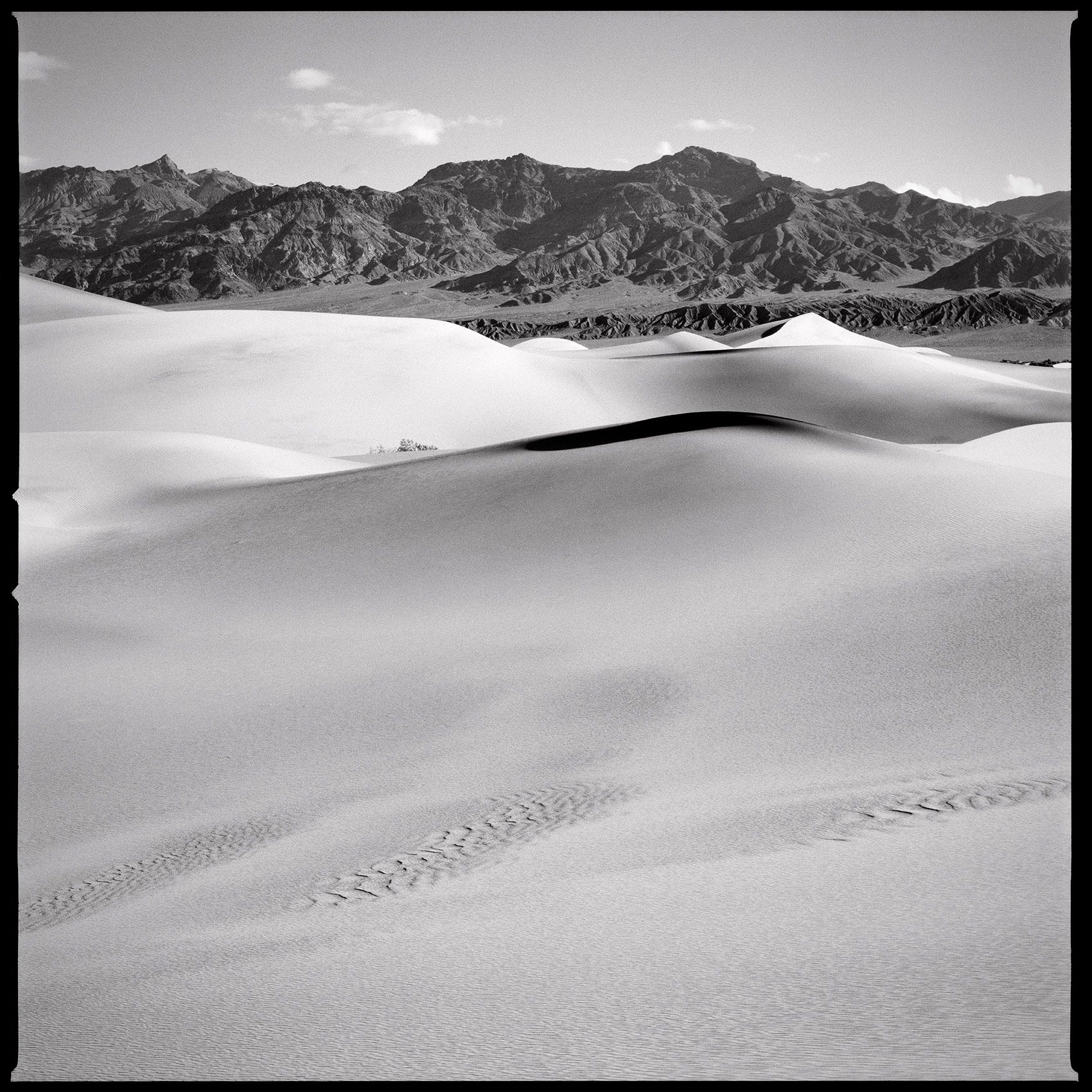 DeathValley_NationalPark_SandDunes_BlackandWhitePhotography.jpg
